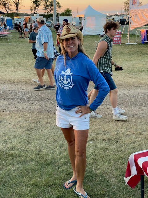 Photo of Lake Cowboy Model Leslie wearing a blue long sleeve t-shirt and a signature Lake Cowgirl Hat